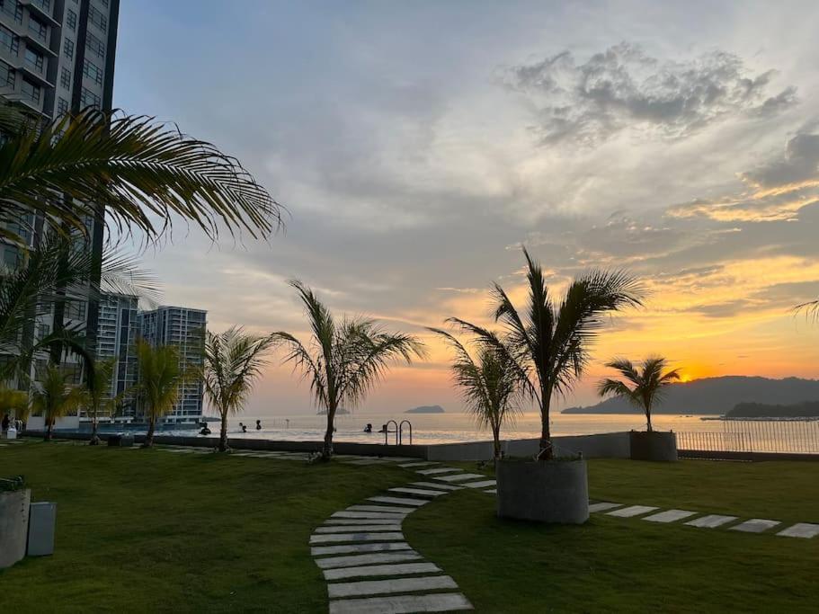 Jq Sea & Sunset View, 25th Floor, Swimming Pool, Bymgsabah Apartemen *
