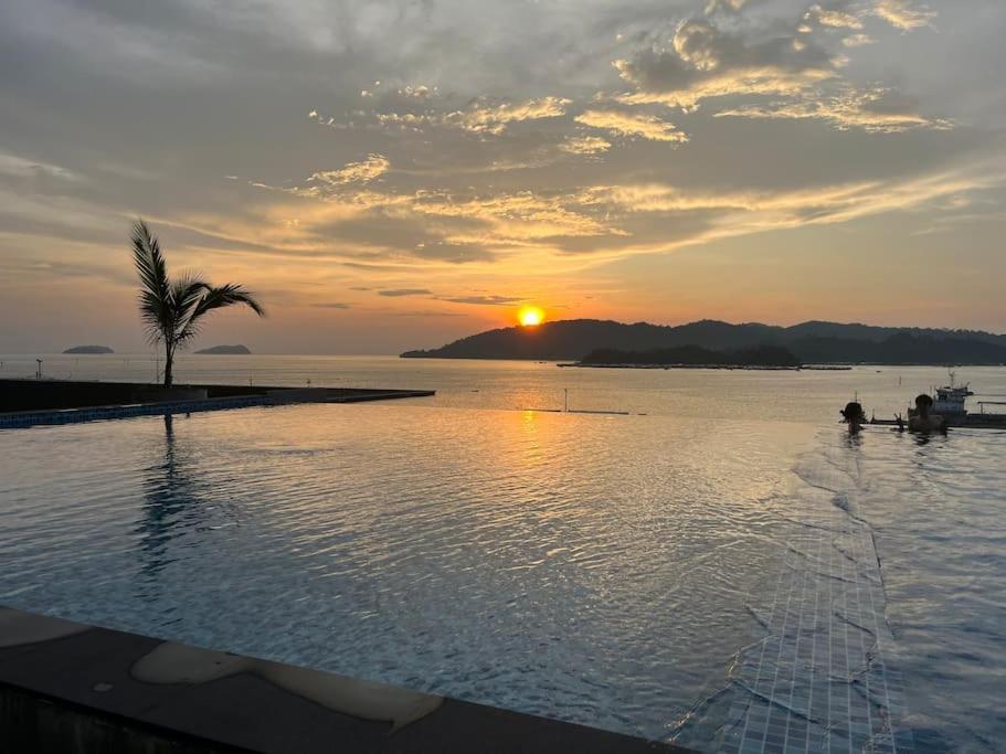 Jq Sea & Sunset View, 25th Floor, Swimming Pool, Bymgsabah *